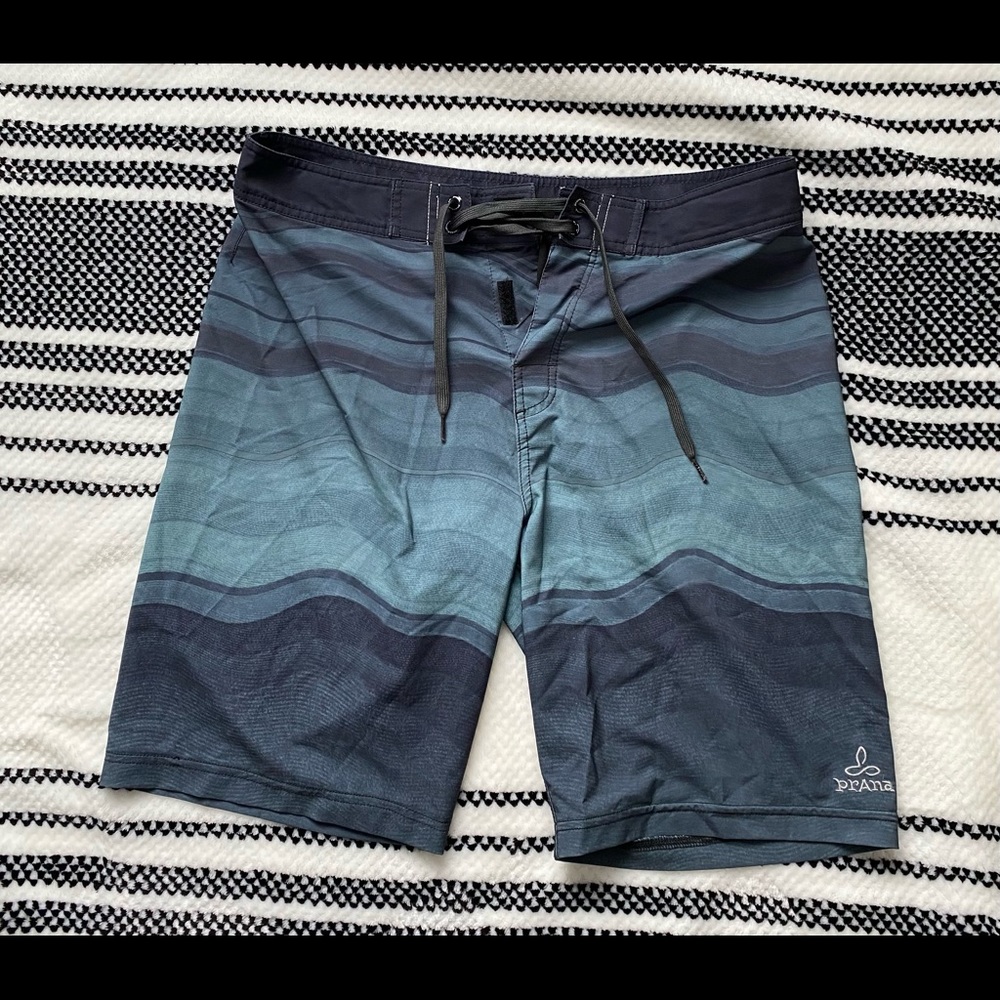 Never worn! Men’s Prana Boardshorts, 34”